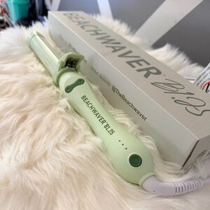 Beachwaver B1.25 Curling Iron in Light Green